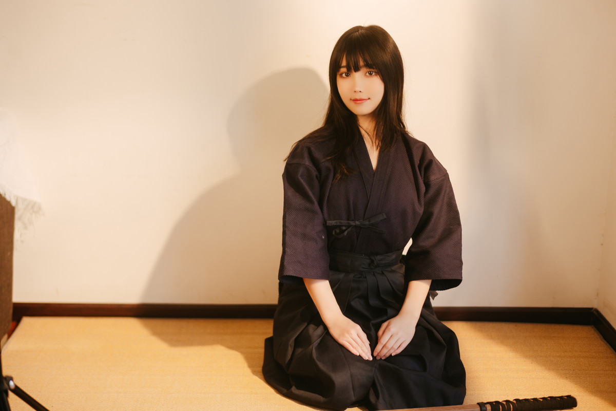 Xgyw.Net_网络美女汪知子最后的武士主题性感黑色美女武士服半脱露白色内衣撩人诱惑写真40P