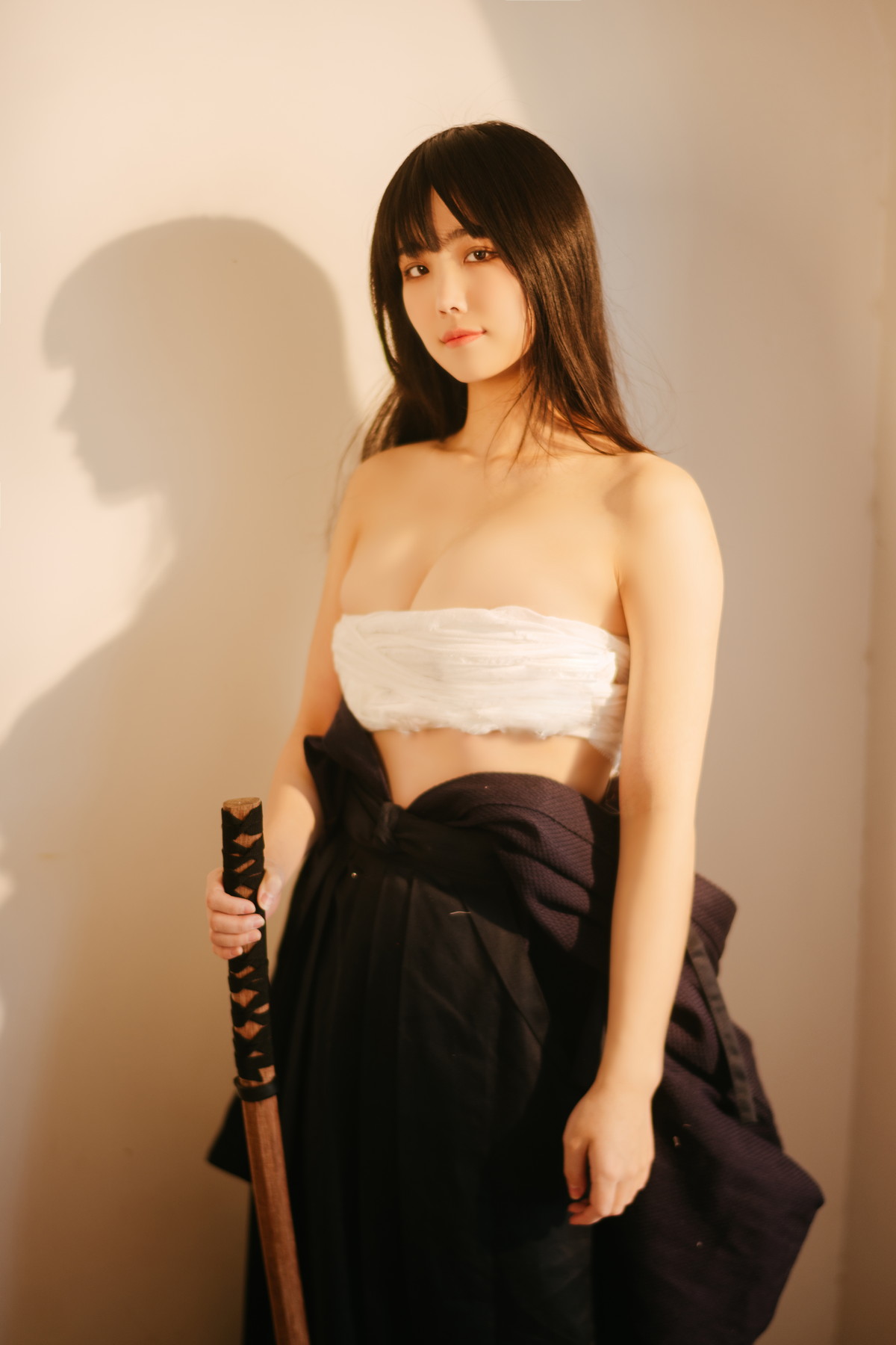 Xgyw.Net_网络美女汪知子最后的武士主题性感黑色美女武士服半脱露白色内衣撩人诱惑写真40P