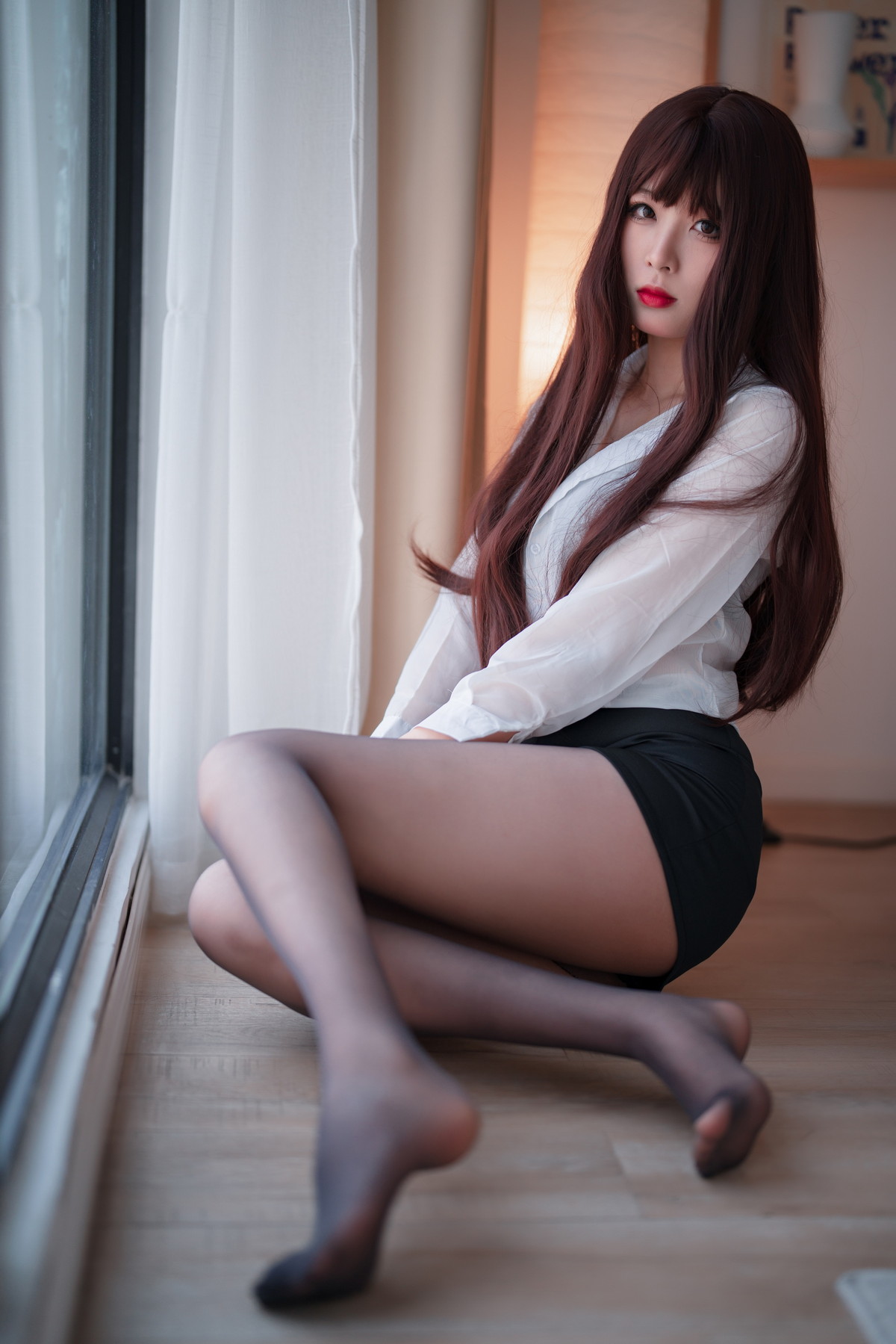 Xgyw.Net_网络美女轩萧学姐八月定制OL主题白衬衣配黑短裙露黑色蕾丝内衣完美诱惑写真36P