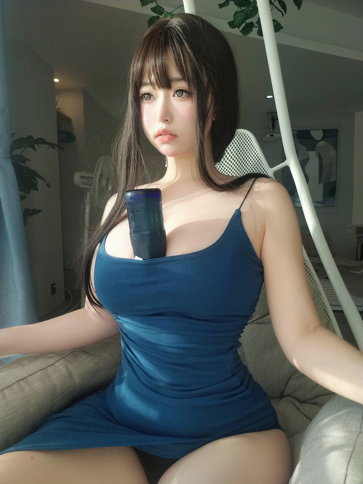 Xgyw.Net_Coser妹子女主K乘凉的姐姐主题私房性感蓝色低胸吊带裙秀傲人豪乳诱惑写真92P