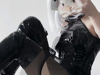 Cos大姐姐幼爱youmeko吊带袜恶魔主题不露脸随手拍黑色皮质服饰迷人骚扰写真47P