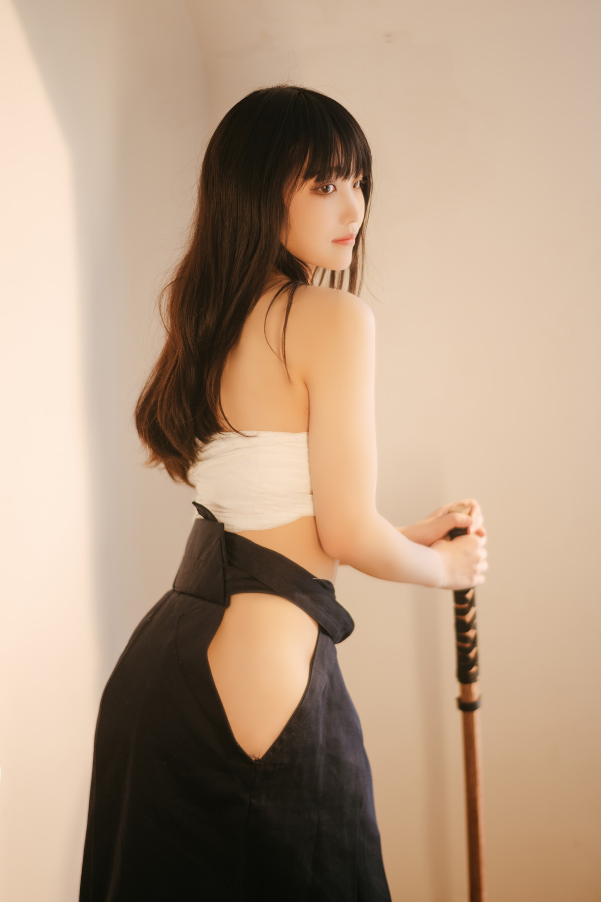 Xgyw.Net_网络美女汪知子最后的武士主题性感黑色美女武士服半脱露白色内衣撩人诱惑写真40P