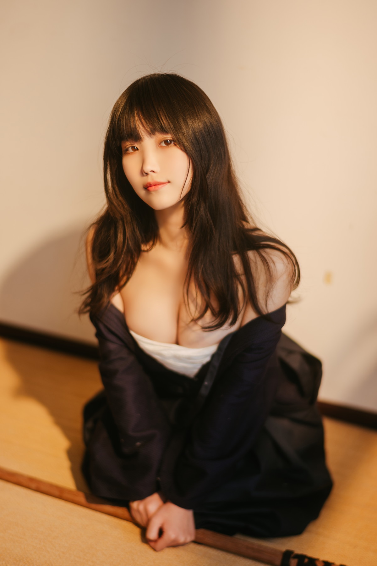 Xgyw.Net_网络美女汪知子最后的武士主题性感黑色美女武士服半脱露白色内衣撩人诱惑写真40P