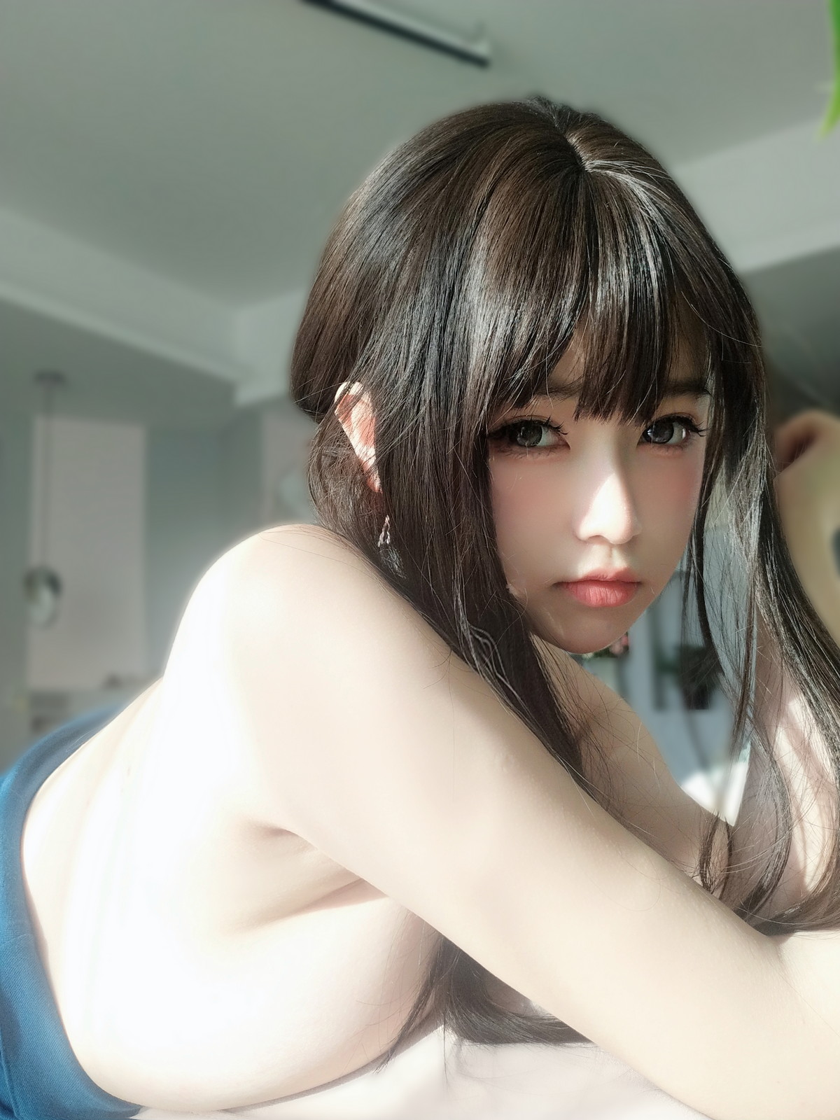 Xgyw.Net_Coser妹子女主K乘凉的姐姐主题私房性感蓝色低胸吊带裙秀傲人豪乳诱惑写真92P