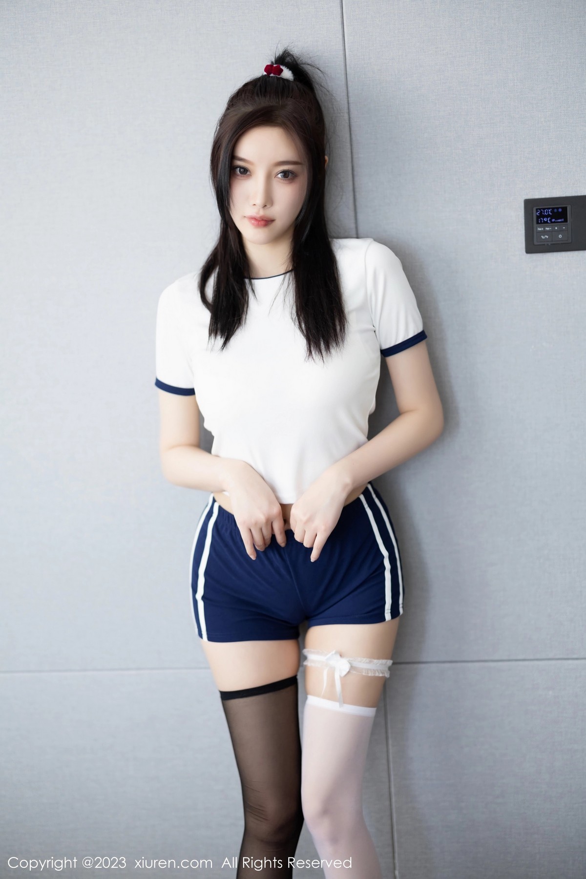 Xgyw.Net_XiuRen第6337期_女神杨晨晨Yome白色收身衣配蓝色短裤秀丰腴身材完美诱惑写真86P