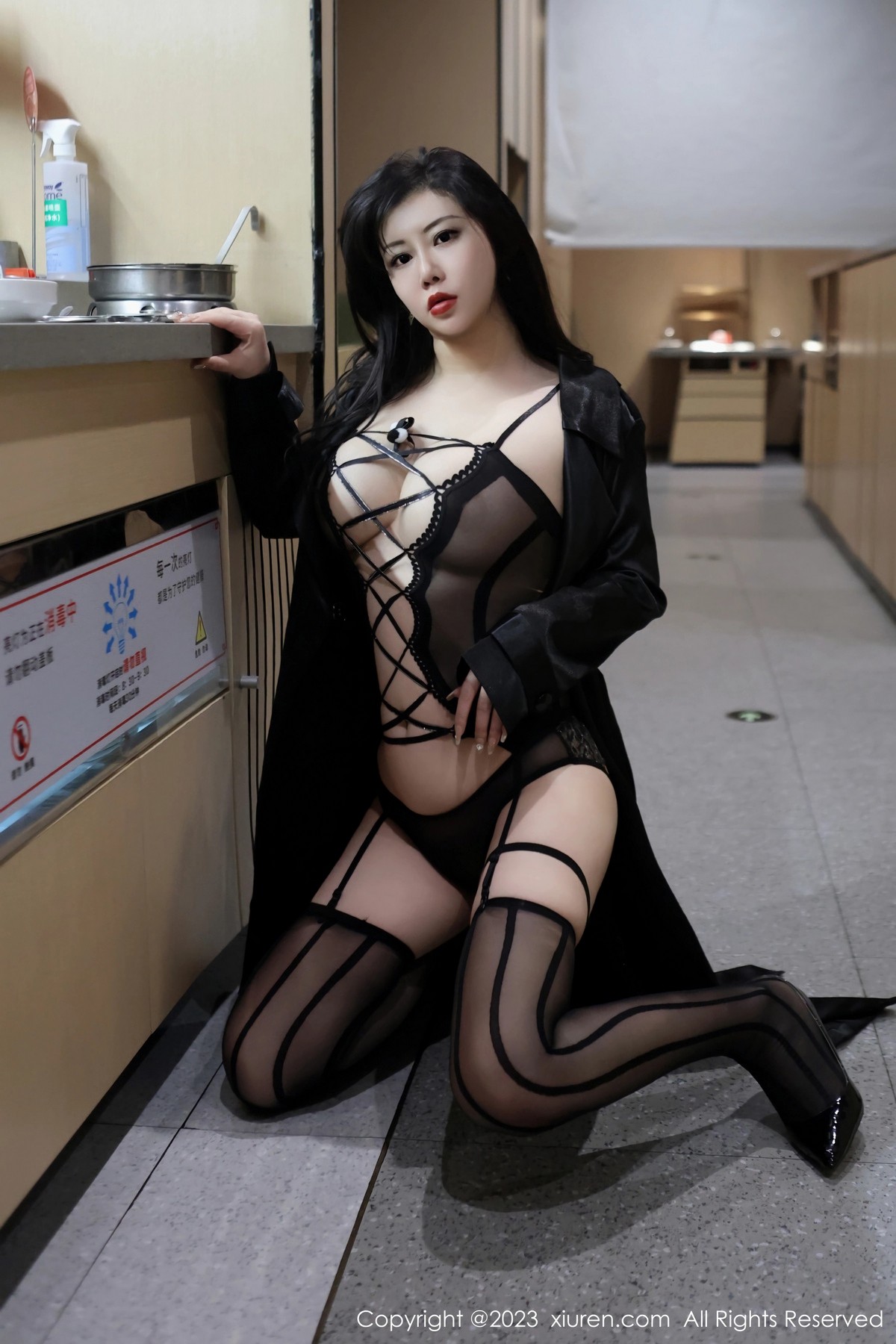 Xgyw.Net_XiuRen第6333期_模特王婉悠Queen性感黑色轻透薄纱情趣服秀丰满身材诱惑写真104P