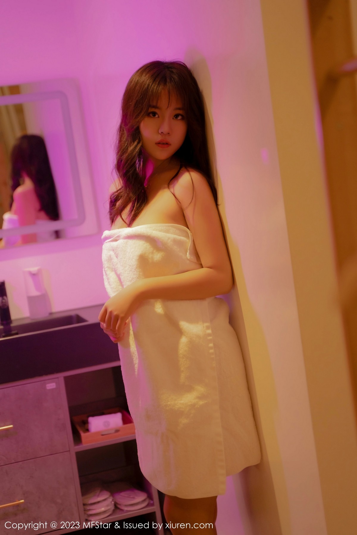 Xgyw.Net_[MFStar模范学院]Vol.590_新人模特小樱花baby沐浴后出镜白色浴袍秀丰满身材诱惑写真50P