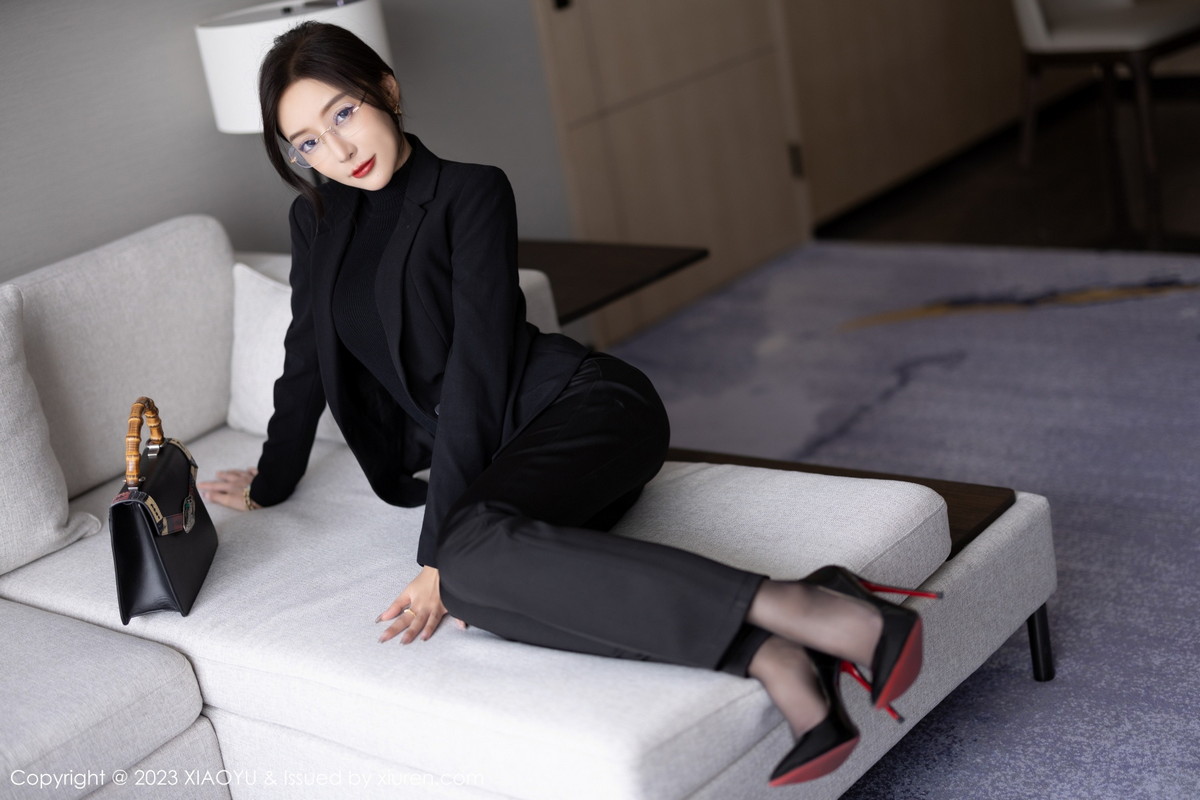 Xgyw.Net_[XiaoYu画语界]Vol.974_女神王馨瑶yanni性感黑色Ol装露黑色蕾丝内衣超薄黑丝诱惑写真93P
