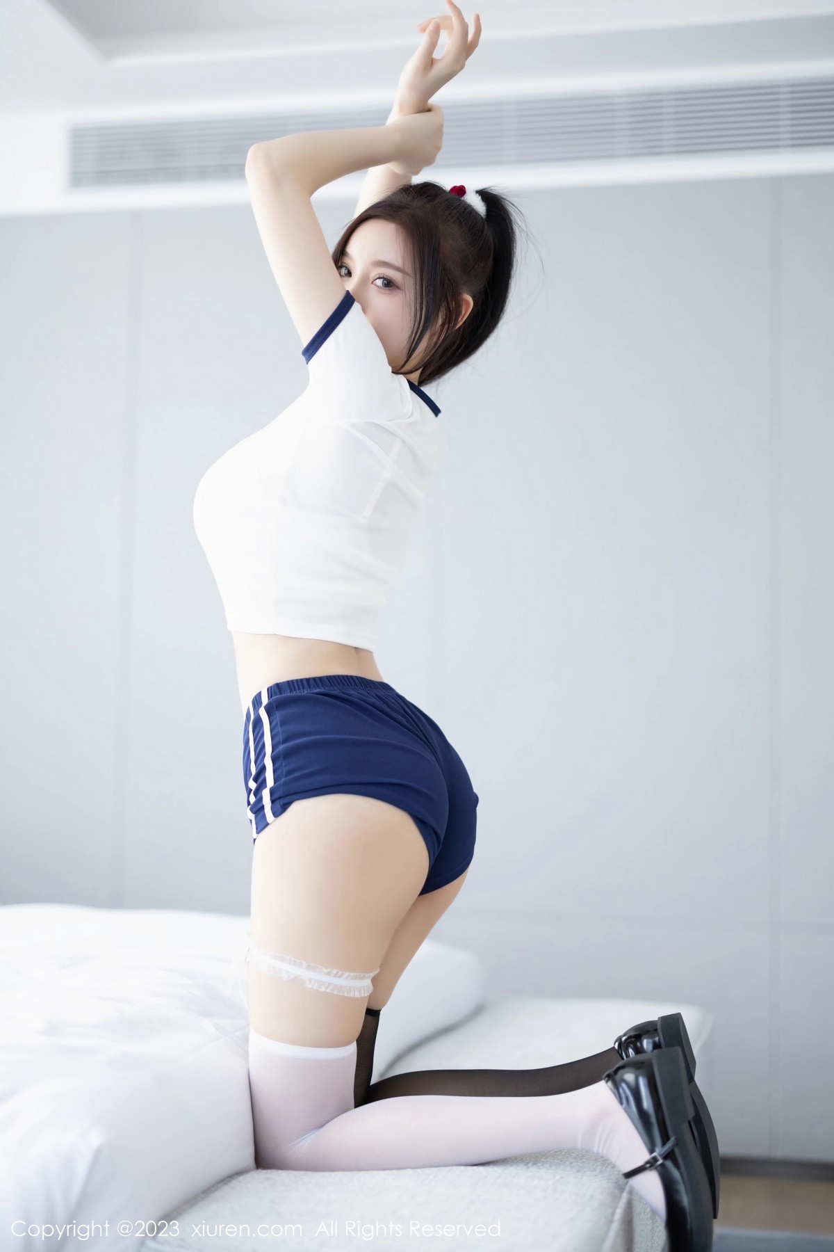 Xgyw.Net_XiuRen第6337期_女神杨晨晨Yome白色收身衣配蓝色短裤秀丰腴身材完美诱惑写真86P