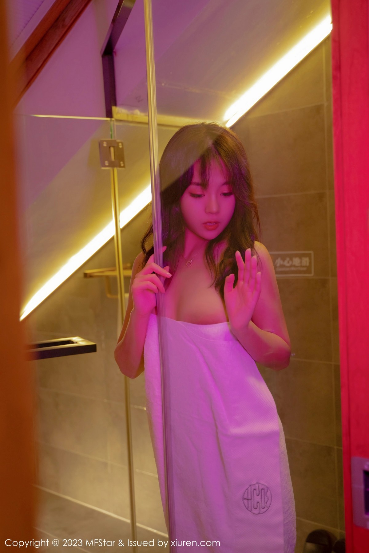 Xgyw.Net_[MFStar模范学院]Vol.590_新人模特小樱花baby沐浴后出镜白色浴袍秀丰满身材诱惑写真50P