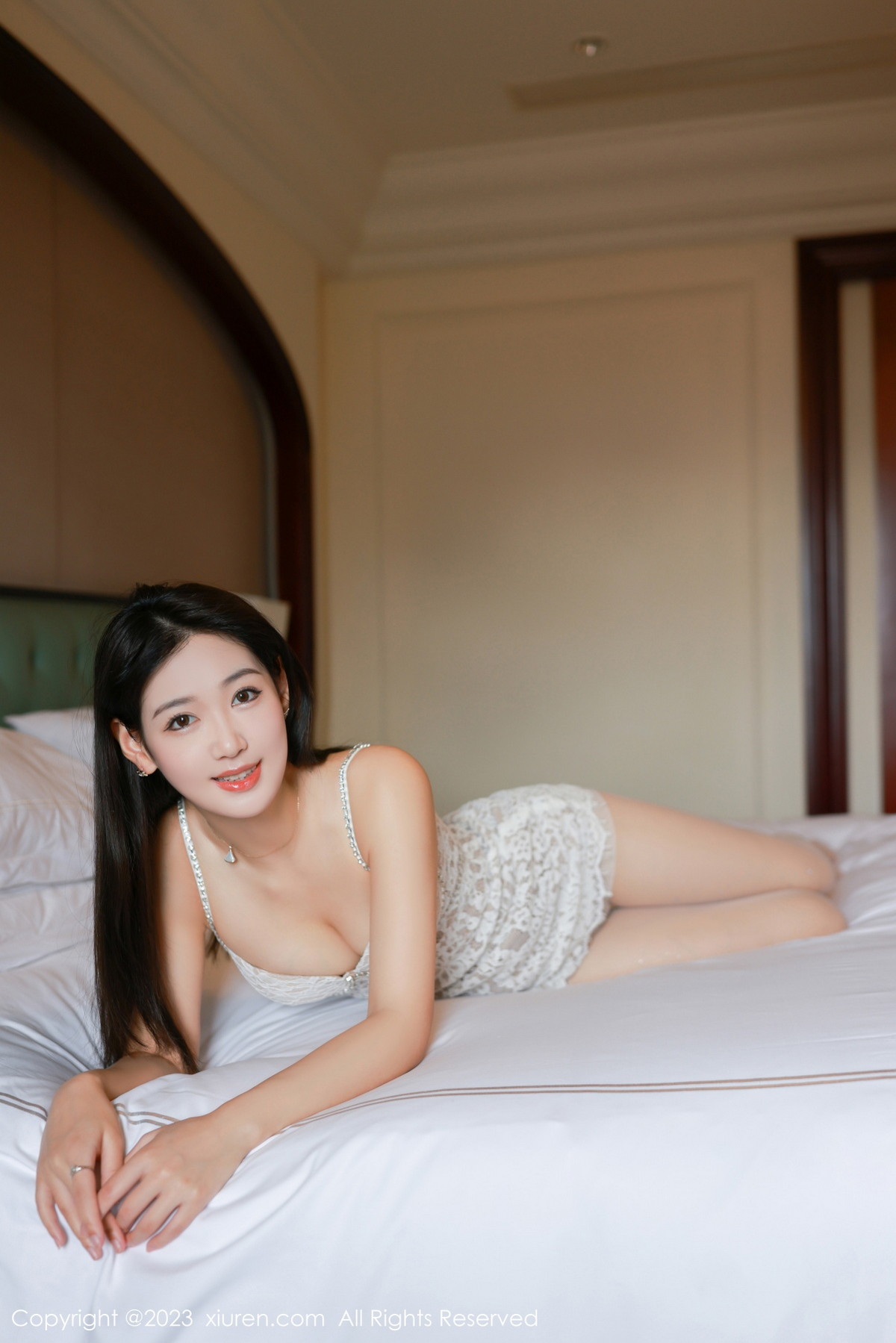 Xgyw.Net_XiuRen第6331期_模特唐安琪性感白色蕾丝吊带裙配开档白丝秀曼妙身姿诱惑写真79P