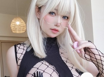 Coser小小妹妹女主K战败忍者主题性感黑色网格服饰配超薄黑色丝袜秀蜜桃臀美腿骚扰写真42P