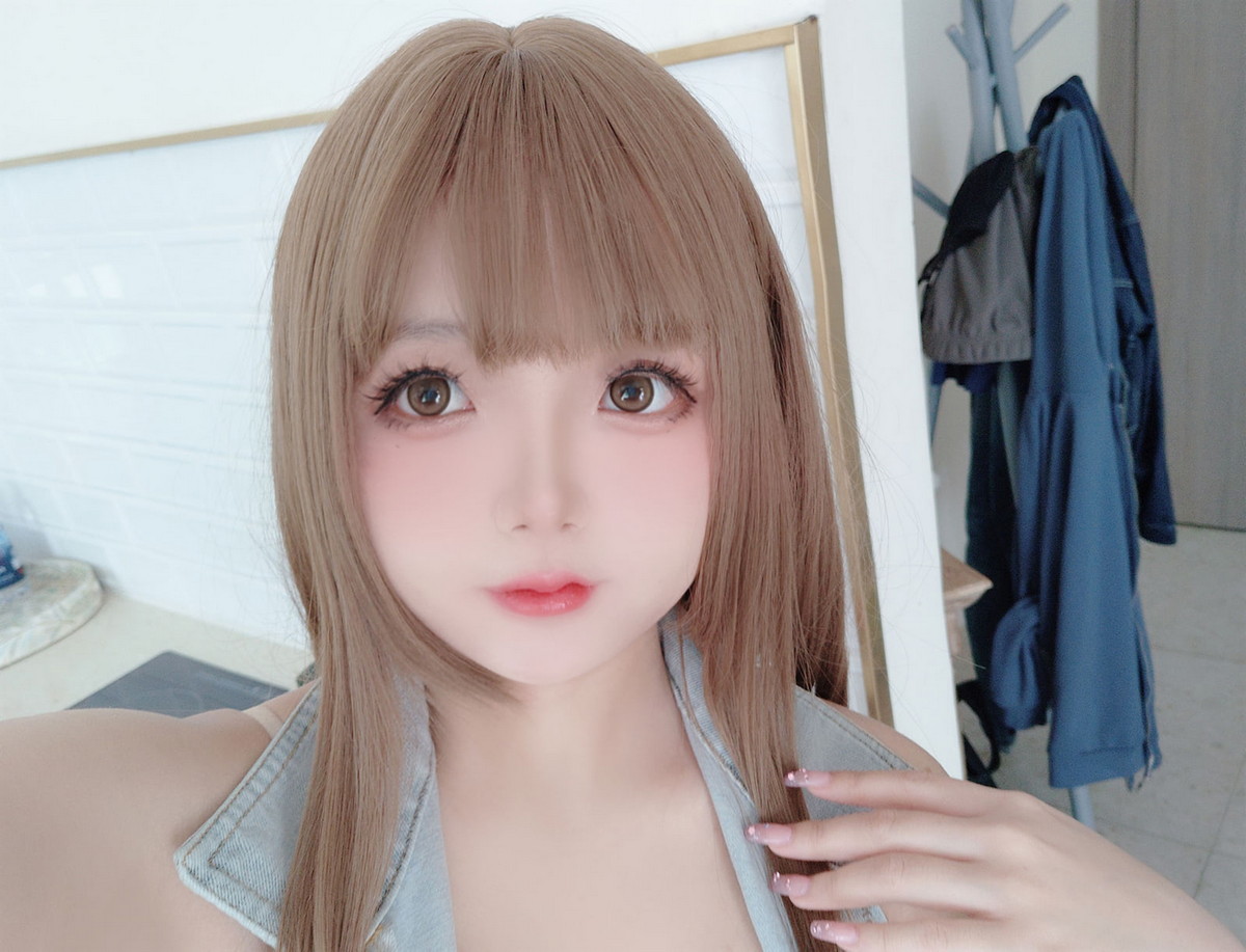 Xgyw.Net_Cosplay美女日奈娇牛仔姐姐主题脱牛仔短裤露白色蕾丝内裤秀翘臀诱惑写真66P