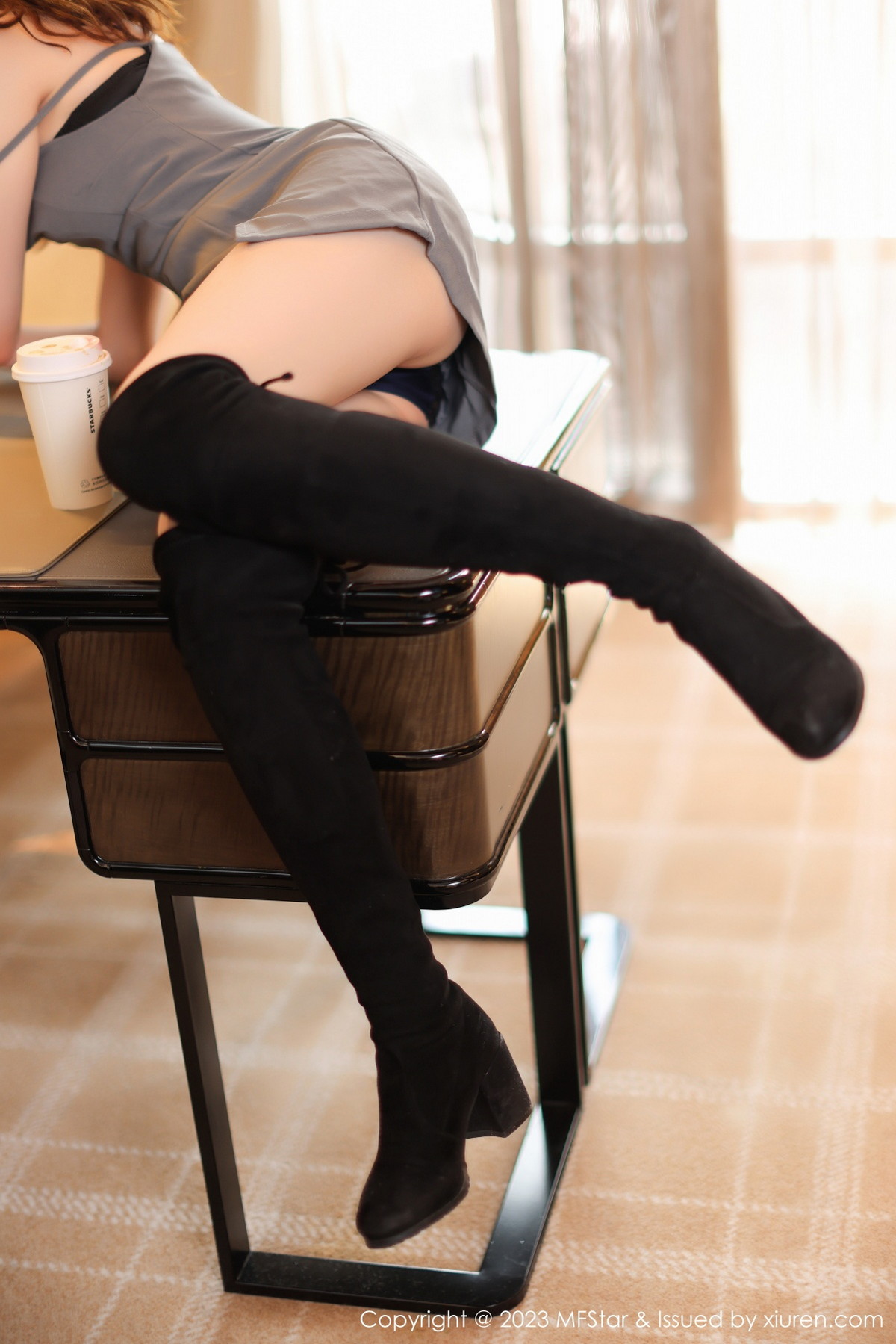 Xgyw.Net_[MFStar模范学院]Vol.589_模特yoo优优脱西服外衣露性感黑色内衣配黑丝袜完美诱惑写真66P