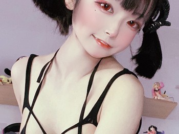 网络青春美女佳佳好难啊魅魔主题私人性感黑色骚扰内衣服饰配黑色蕾丝袜骚扰写真34P