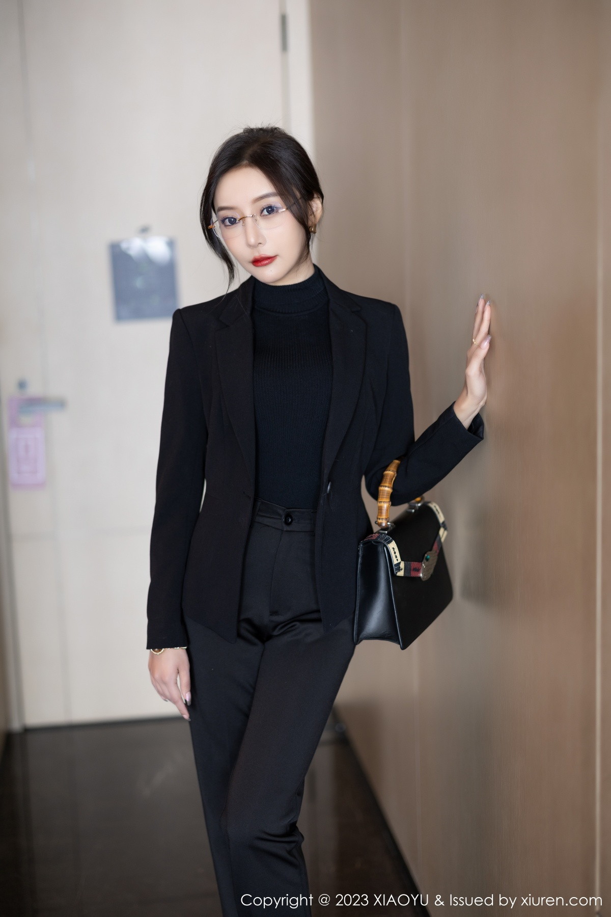 Xgyw.Net_[XiaoYu画语界]Vol.974_女神王馨瑶yanni性感黑色Ol装露黑色蕾丝内衣超薄黑丝诱惑写真93P