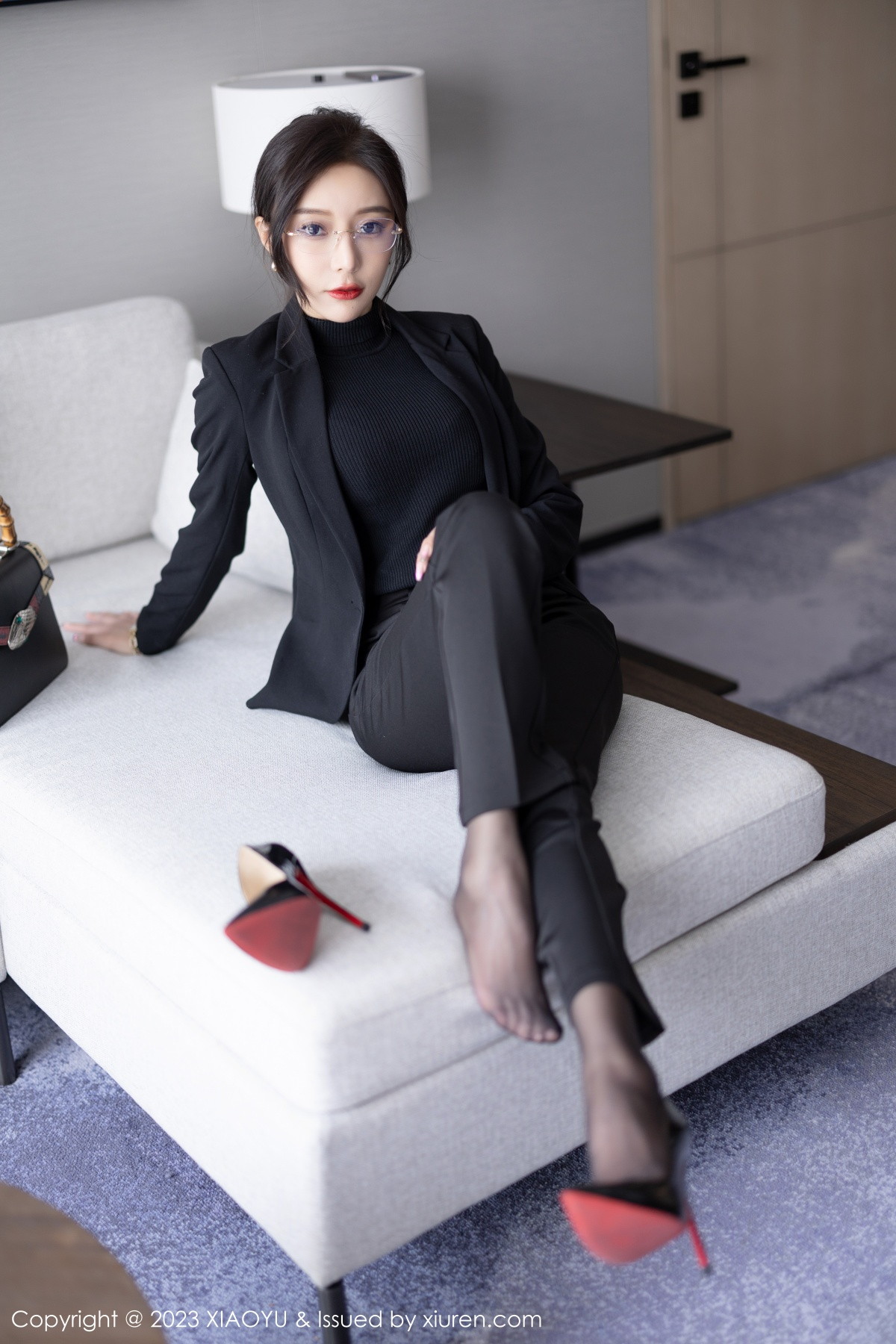Xgyw.Net_[XiaoYu画语界]Vol.974_女神王馨瑶yanni性感黑色Ol装露黑色蕾丝内衣超薄黑丝诱惑写真93P