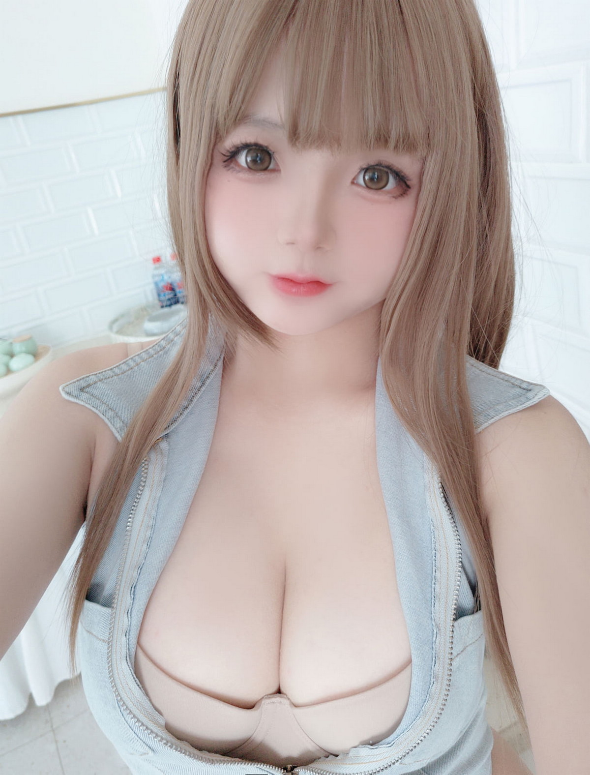 Xgyw.Net_Cosplay美女日奈娇牛仔姐姐主题脱牛仔短裤露白色蕾丝内裤秀翘臀诱惑写真66P
