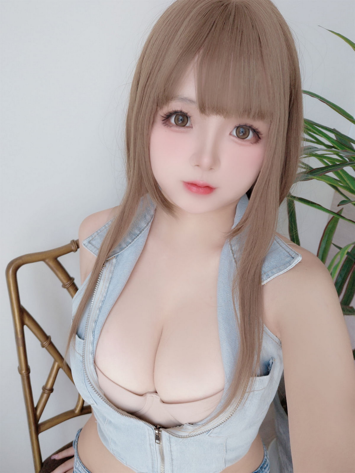 Xgyw.Net_Cosplay美女日奈娇牛仔姐姐主题脱牛仔短裤露白色蕾丝内裤秀翘臀诱惑写真66P