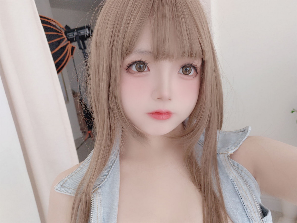 Xgyw.Net_Cosplay美女日奈娇牛仔姐姐主题脱牛仔短裤露白色蕾丝内裤秀翘臀诱惑写真66P