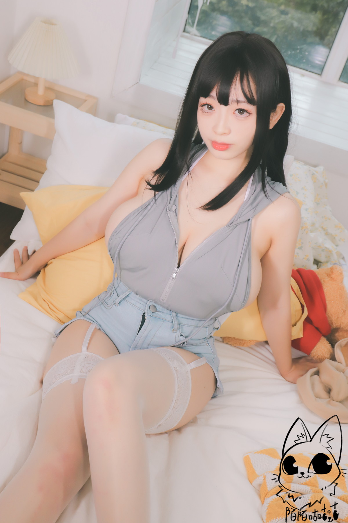 Xgyw.Net_网络美女韶陌陌兔子主题私房性感灰色真空上衣配白色蕾丝袜秀豪乳翘臀诱惑写真30P