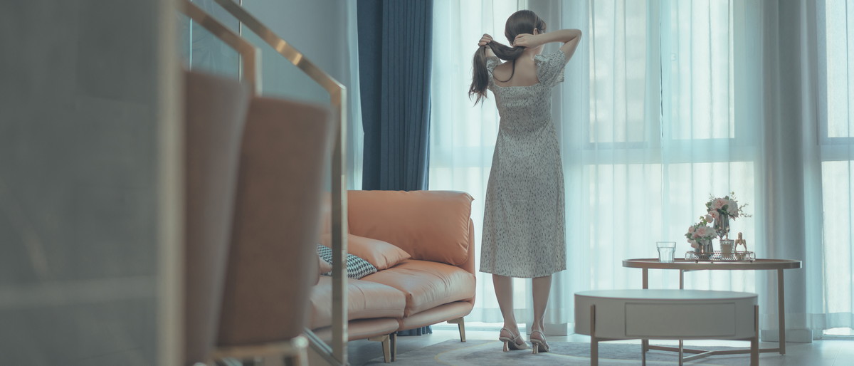 Xgyw.Net_网络美女杏仁曲奇反差表姐主题沙发上脱牛仔短裤露性感白色三点式内衣诱惑写真102P