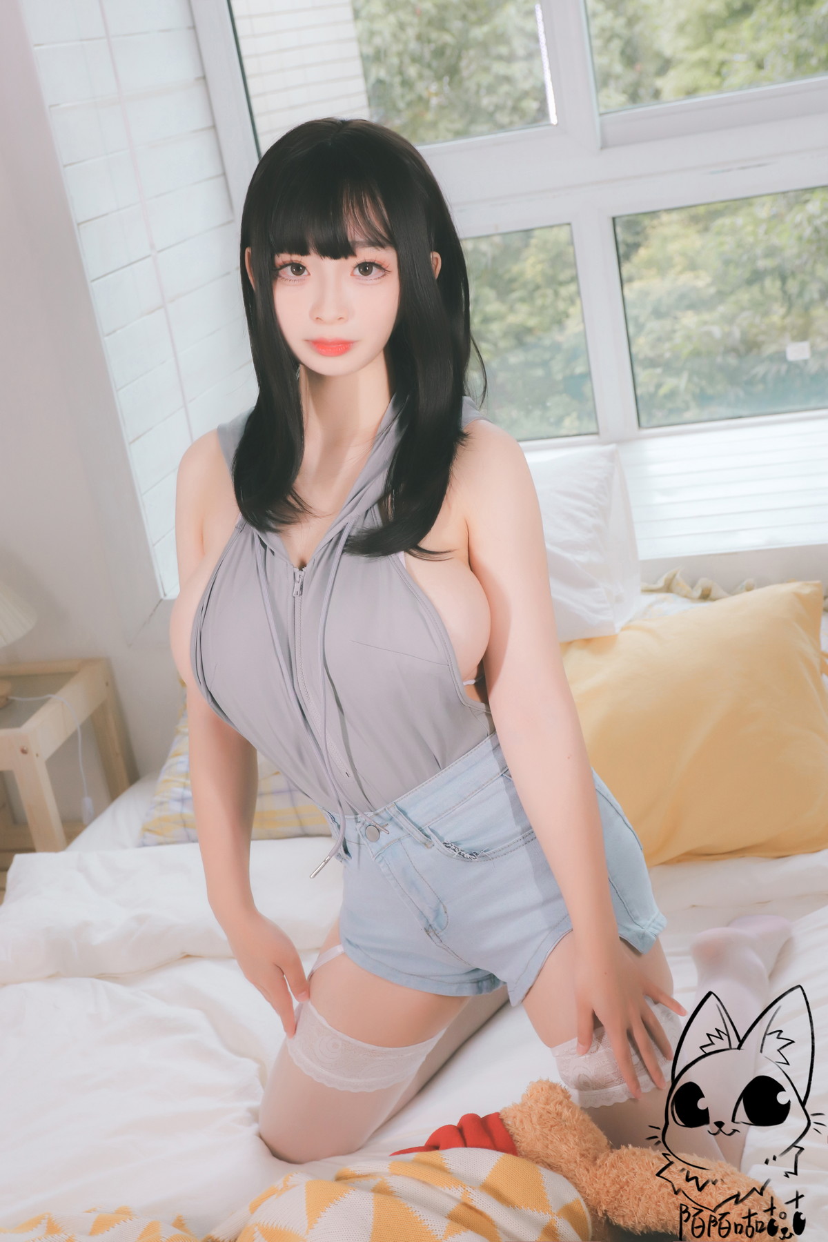Xgyw.Net_网络美女韶陌陌兔子主题私房性感灰色真空上衣配白色蕾丝袜秀豪乳翘臀诱惑写真30P