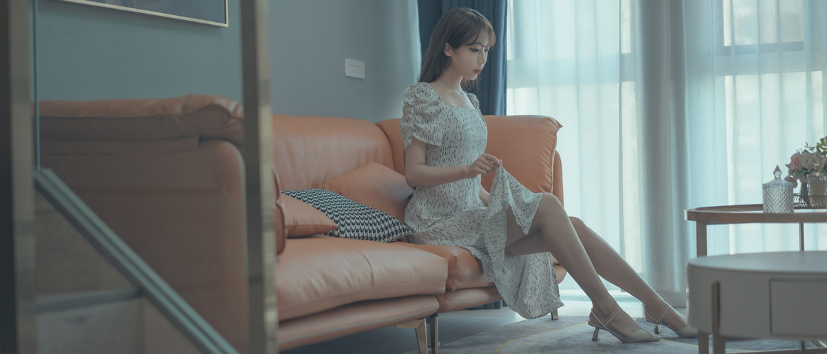 Xgyw.Net_网络美女杏仁曲奇反差表姐主题沙发上脱牛仔短裤露性感白色三点式内衣诱惑写真102P