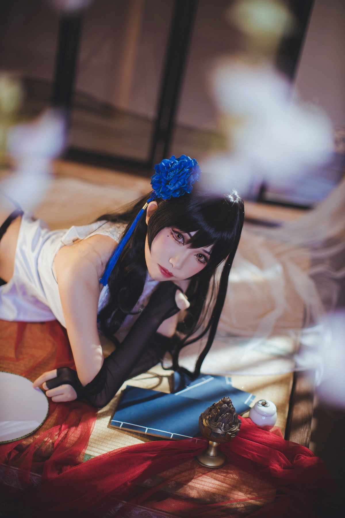 Xgyw.Net_网络美女Coser衣衣95玉玲珑主题私房性感白色旗袍服饰配黑色蕾丝吊袜诱惑写真50P