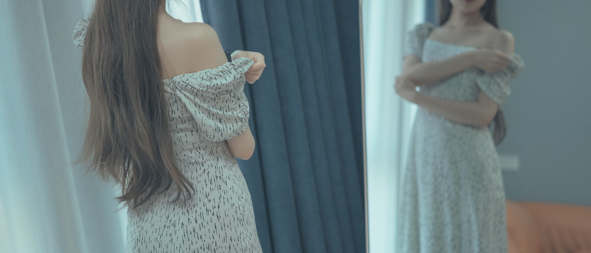 Xgyw.Net_网络美女杏仁曲奇反差表姐主题沙发上脱牛仔短裤露性感白色三点式内衣诱惑写真102P