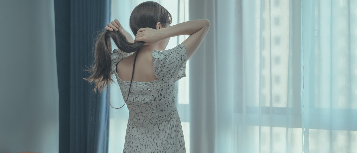 Xgyw.Net_网络美女杏仁曲奇反差表姐主题沙发上脱牛仔短裤露性感白色三点式内衣诱惑写真102P