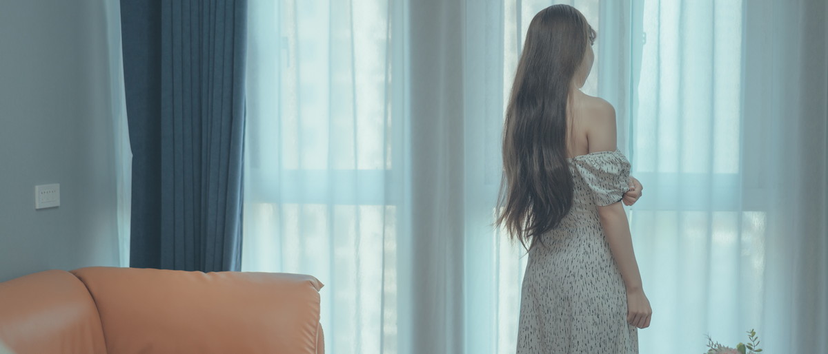 Xgyw.Net_网络美女杏仁曲奇反差表姐主题沙发上脱牛仔短裤露性感白色三点式内衣诱惑写真102P