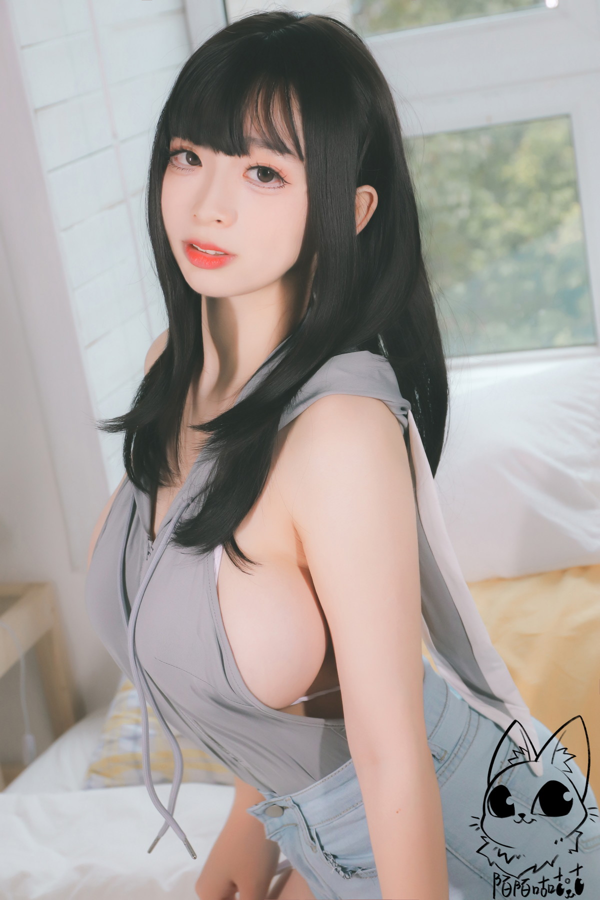Xgyw.Net_网络美女韶陌陌兔子主题私房性感灰色真空上衣配白色蕾丝袜秀豪乳翘臀诱惑写真30P