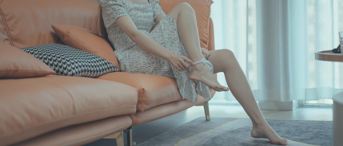 Xgyw.Net_网络美女杏仁曲奇反差表姐主题沙发上脱牛仔短裤露性感白色三点式内衣诱惑写真102P