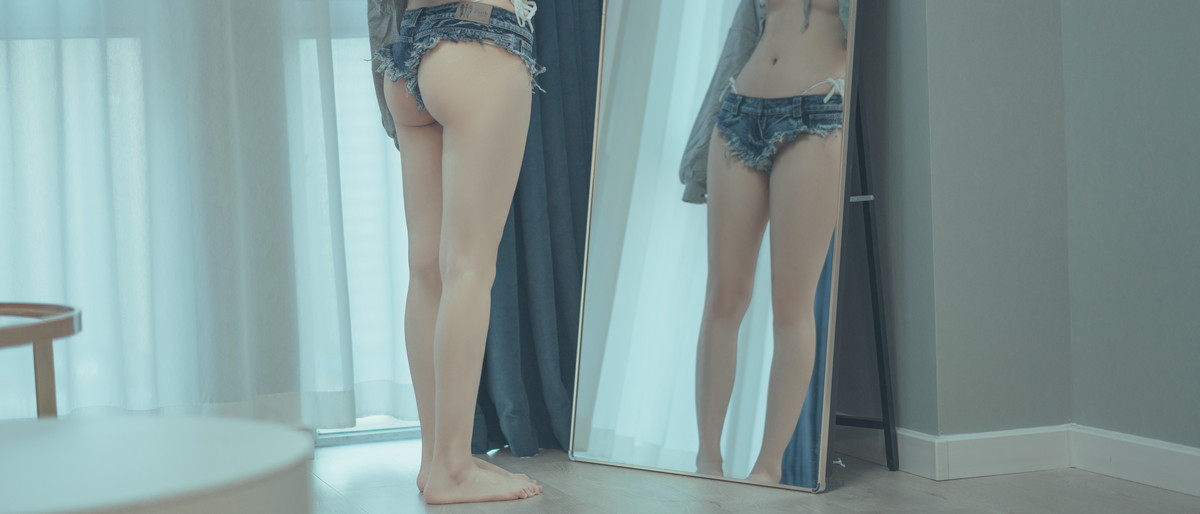 Xgyw.Net_网络美女杏仁曲奇反差表姐主题沙发上脱牛仔短裤露性感白色三点式内衣诱惑写真102P