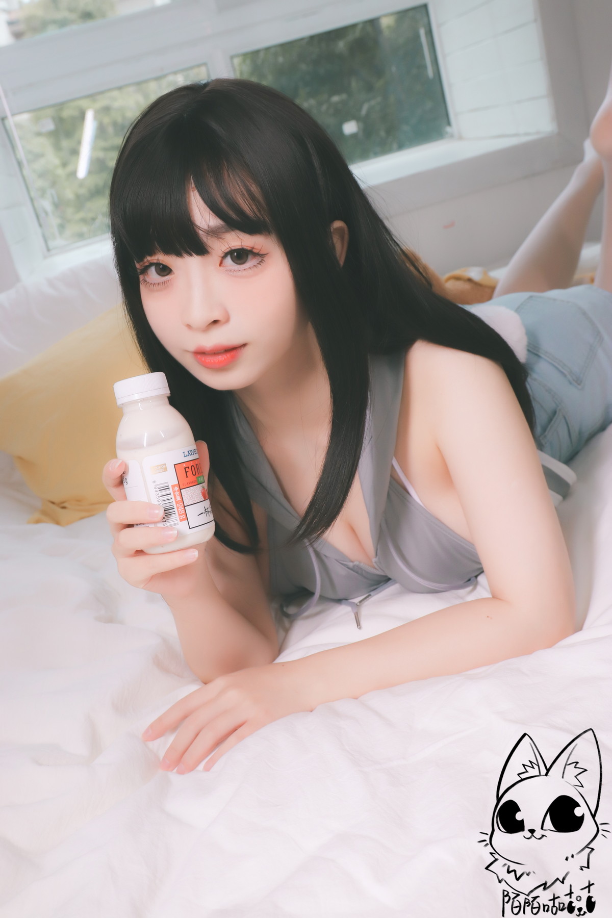 Xgyw.Net_网络美女韶陌陌兔子主题私房性感灰色真空上衣配白色蕾丝袜秀豪乳翘臀诱惑写真30P