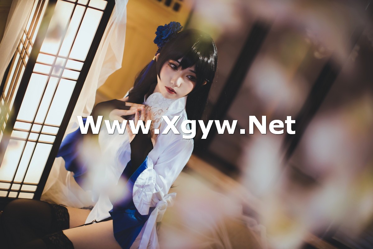 Xgyw.Net_网络美女Coser衣衣95玉玲珑主题私房性感白色旗袍服饰配黑色蕾丝吊袜诱惑写真50P