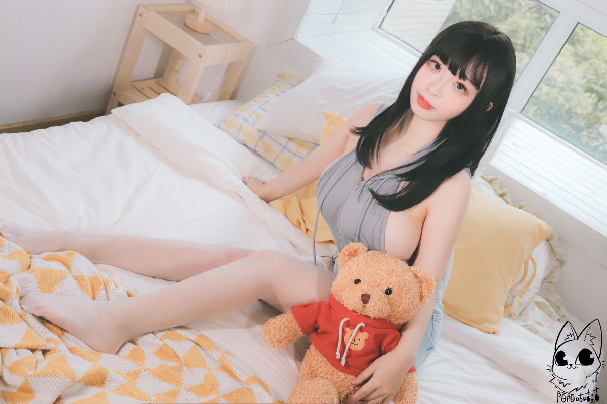 Xgyw.Net_网络美女韶陌陌兔子主题私房性感灰色真空上衣配白色蕾丝袜秀豪乳翘臀诱惑写真30P