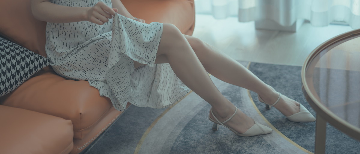 Xgyw.Net_网络美女杏仁曲奇反差表姐主题沙发上脱牛仔短裤露性感白色三点式内衣诱惑写真102P