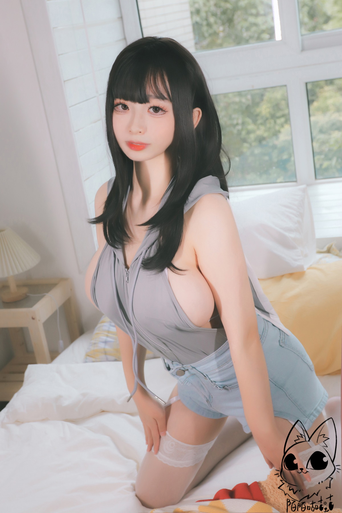 Xgyw.Net_网络美女韶陌陌兔子主题私房性感灰色真空上衣配白色蕾丝袜秀豪乳翘臀诱惑写真30P