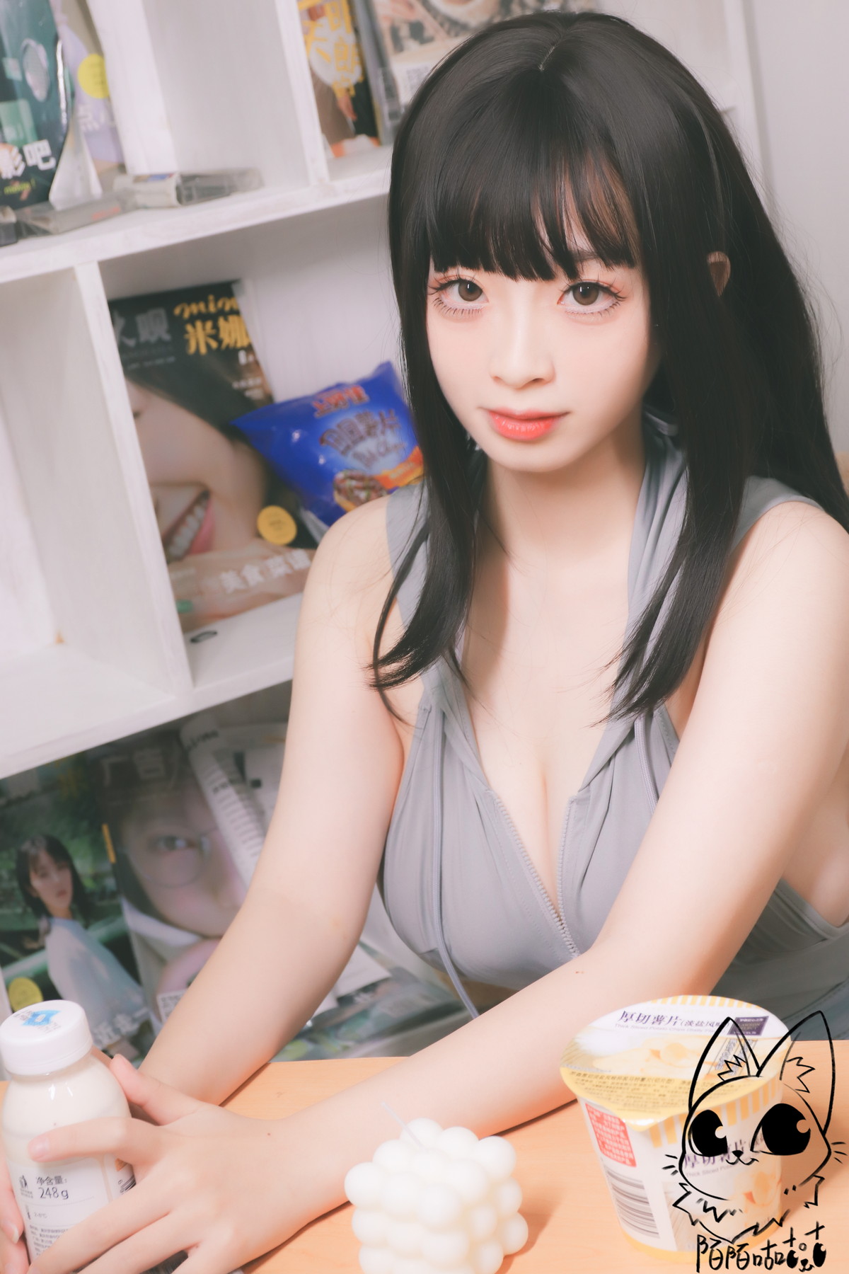 Xgyw.Net_网络美女韶陌陌兔子主题私房性感灰色真空上衣配白色蕾丝袜秀豪乳翘臀诱惑写真30P