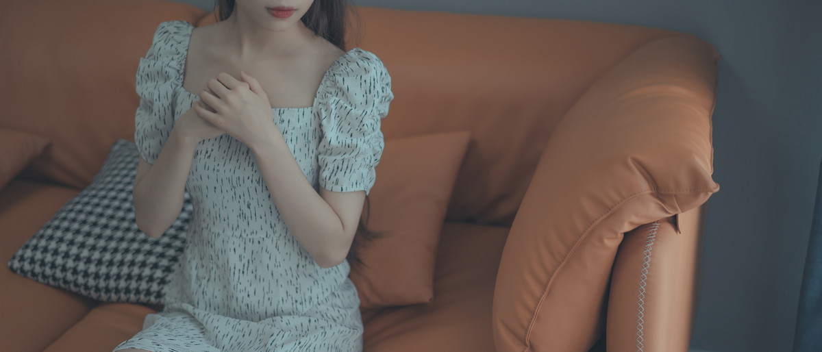 Xgyw.Net_网络美女杏仁曲奇反差表姐主题沙发上脱牛仔短裤露性感白色三点式内衣诱惑写真102P