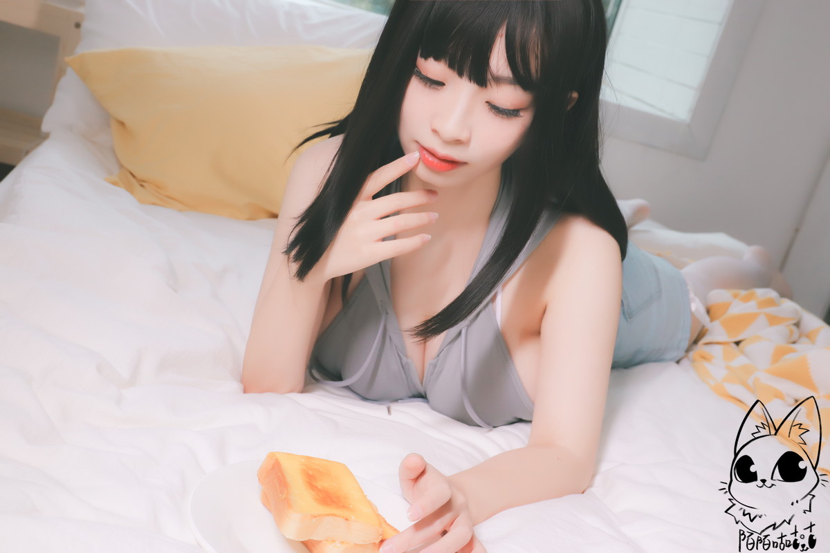 Xgyw.Net_网络美女韶陌陌兔子主题私房性感灰色真空上衣配白色蕾丝袜秀豪乳翘臀诱惑写真30P