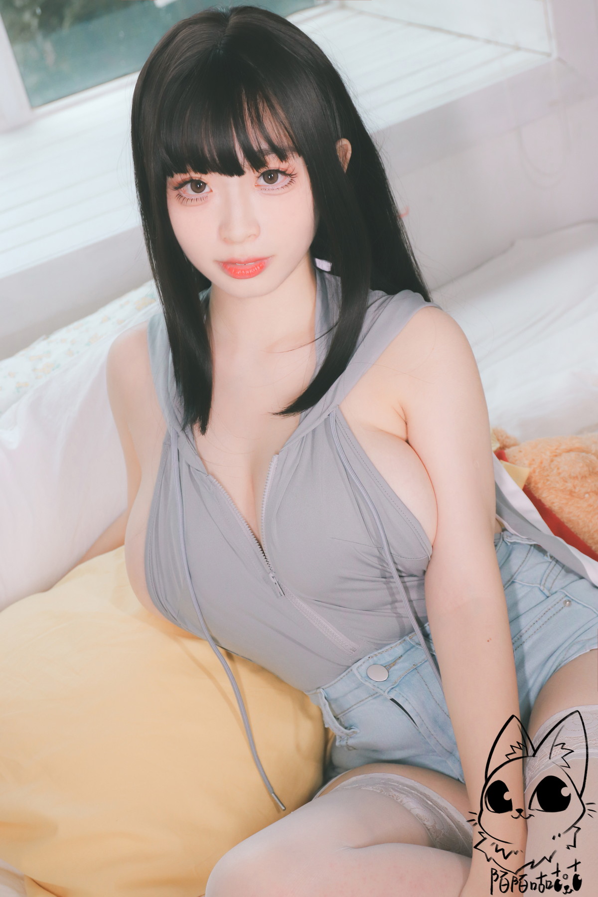 Xgyw.Net_网络美女韶陌陌兔子主题私房性感灰色真空上衣配白色蕾丝袜秀豪乳翘臀诱惑写真30P