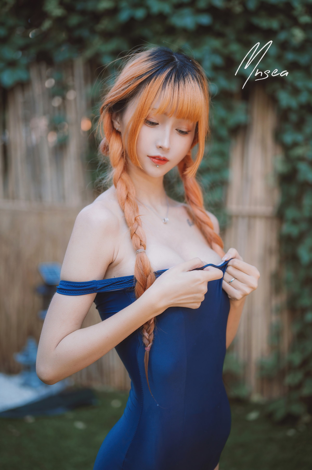 Xgyw.Net_网络美女妹抖青死库水主题户外脱性感学生制服露死库水湿身秀完美身材诱惑写真47P