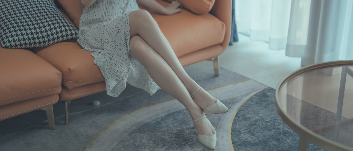 Xgyw.Net_网络美女杏仁曲奇反差表姐主题沙发上脱牛仔短裤露性感白色三点式内衣诱惑写真102P