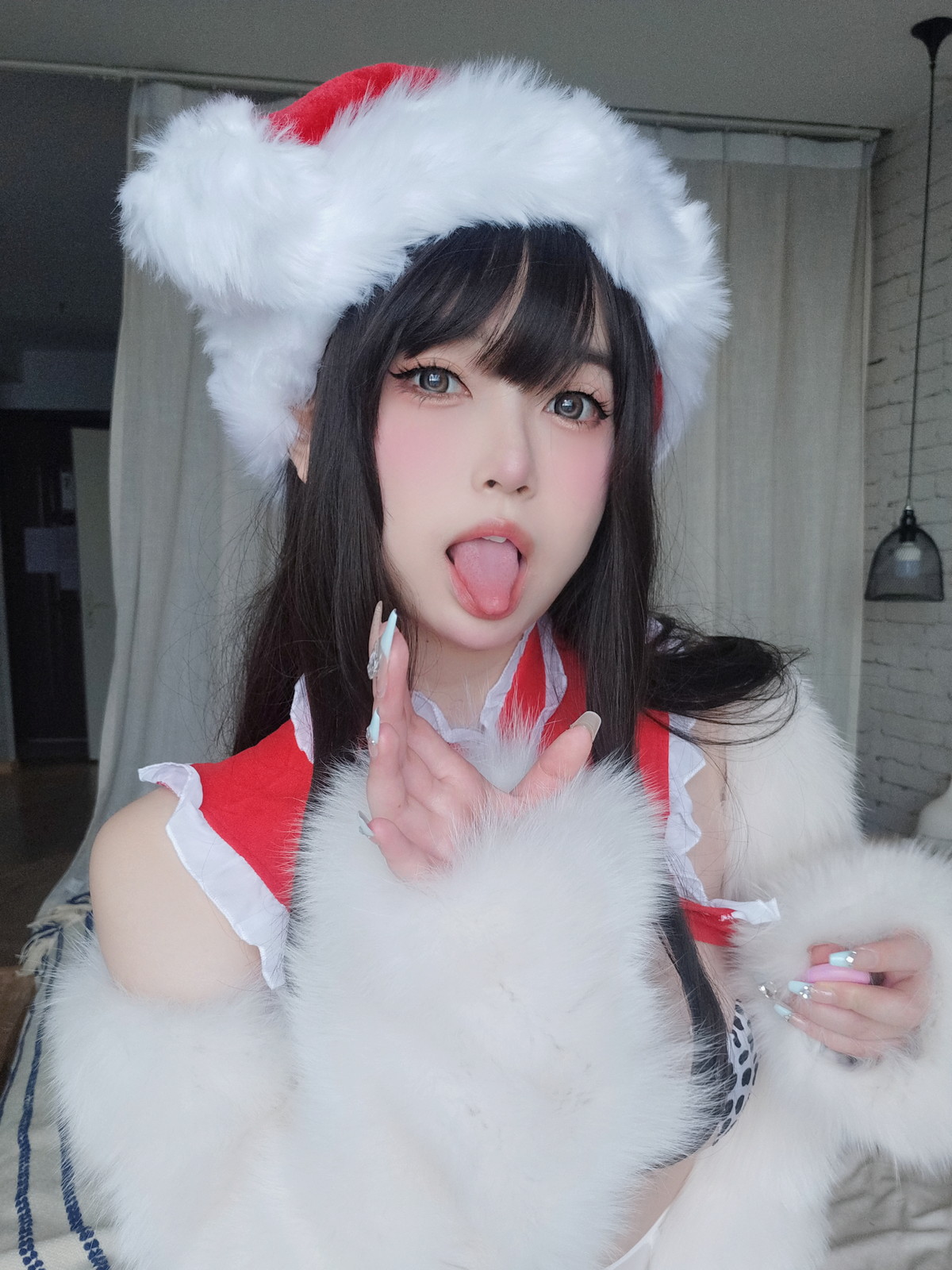 Xgyw.Net_Coser妹子女主K圣诞特辑主题性感红色情趣服饰配白丝袜半脱秀豪乳诱惑写真71P