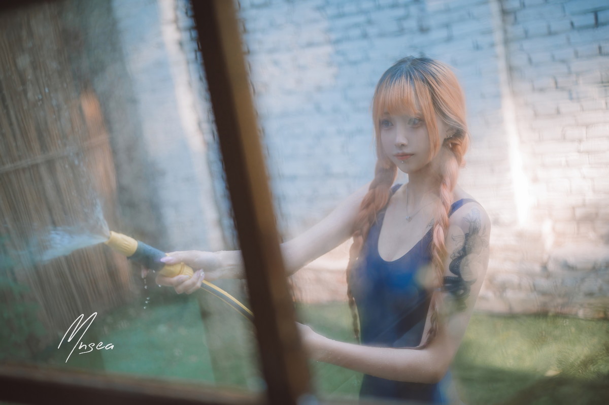 Xgyw.Net_网络美女妹抖青死库水主题户外脱性感学生制服露死库水湿身秀完美身材诱惑写真47P