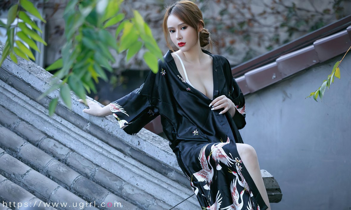 Xgyw.Net_[Ugirls爱尤物]No.2529_模特Coral私房性感多套服饰系列秀曼妙身姿迷人诱惑写真35P