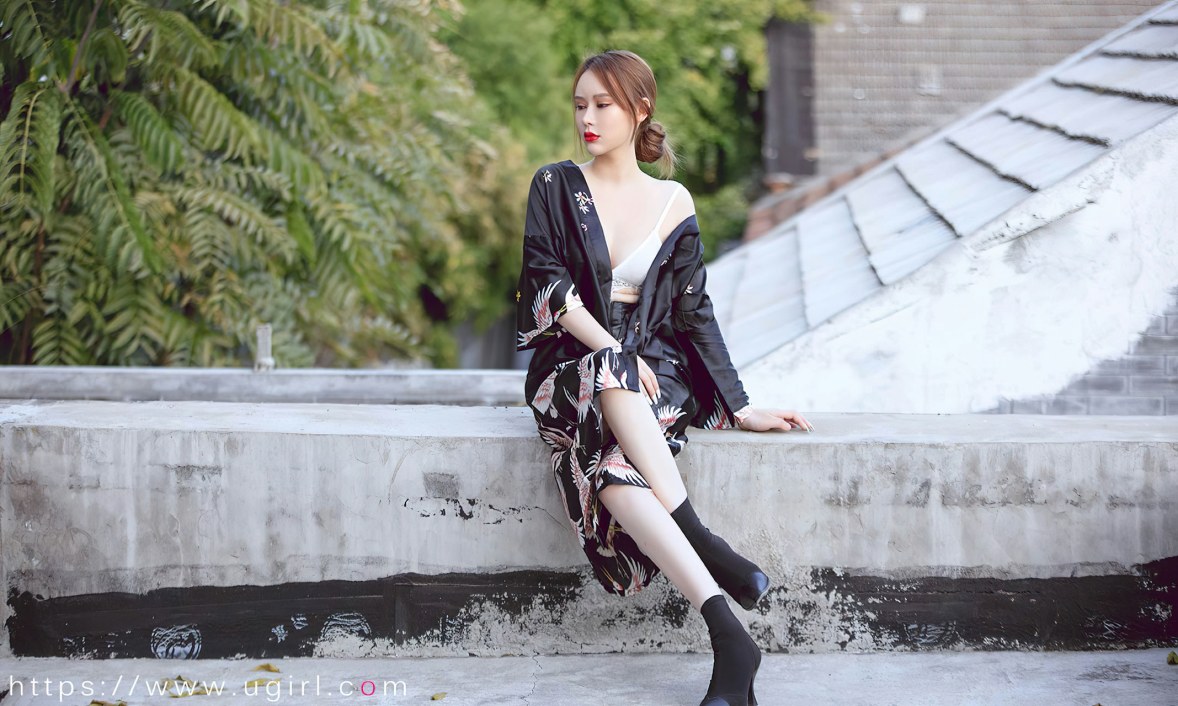 Xgyw.Net_[Ugirls爱尤物]No.2529_模特Coral私房性感多套服饰系列秀曼妙身姿迷人诱惑写真35P